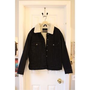Sherpa lined black denim jacket. Brand: Pacsun. Size: medium unisex